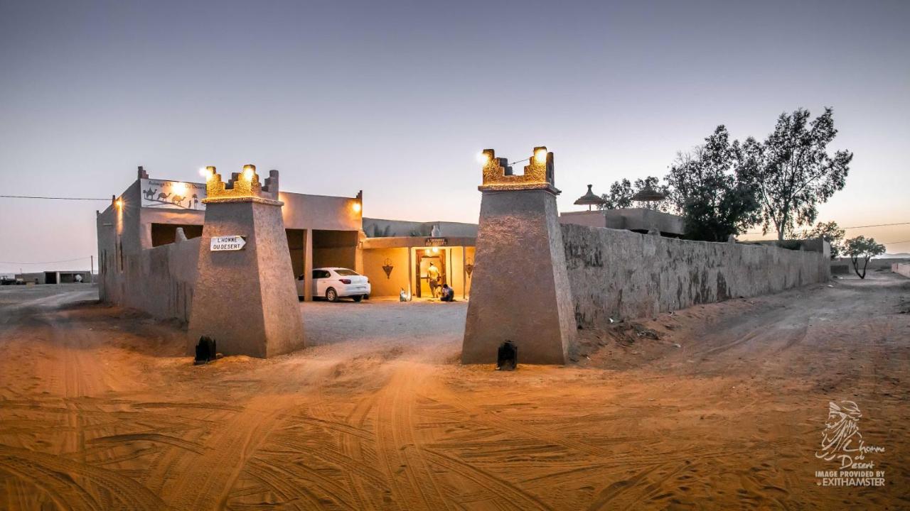 L'Homme Du Desert A Merzouga Bagian luar foto